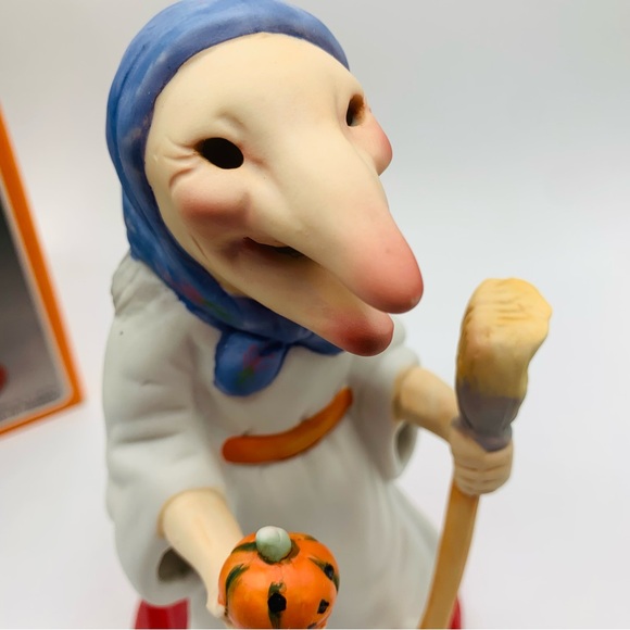 Vintage Porcelain Halloween Candle Lamp Witch Figurine w/ Box Taiwan - Picture 5 of 14